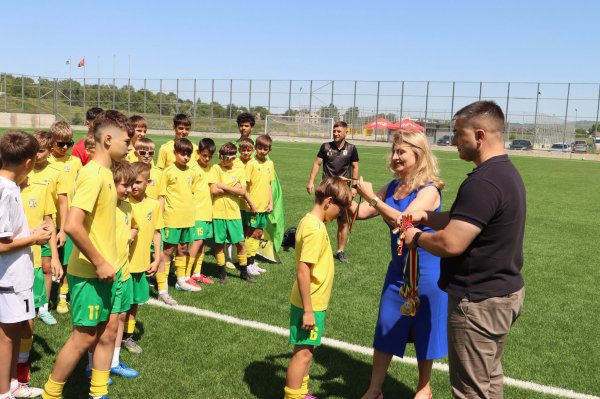 Campioni ai Ligii Regionale la categoriile de vârstă U13 și U12 Campioni ai Ligii Regionale la categoriile de vârstă U13 și U12