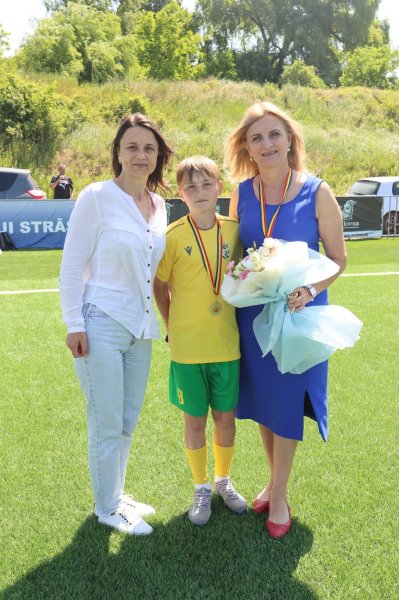 Campioni ai Ligii Regionale la categoriile de vârstă U13 și U12 Campioni ai Ligii Regionale la categoriile de vârstă U13 și U12