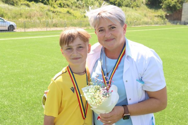 Campioni ai Ligii Regionale la categoriile de vârstă U13 și U12 Campioni ai Ligii Regionale la categoriile de vârstă U13 și U12
