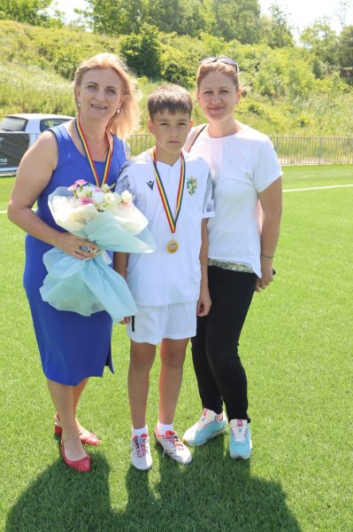 Campioni ai Ligii Regionale la categoriile de vârstă U13 și U12 Campioni ai Ligii Regionale la categoriile de vârstă U13 și U12