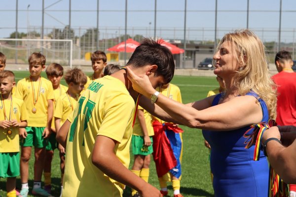 Campioni ai Ligii Regionale la categoriile de vârstă U13 și U12 Campioni ai Ligii Regionale la categoriile de vârstă U13 și U12